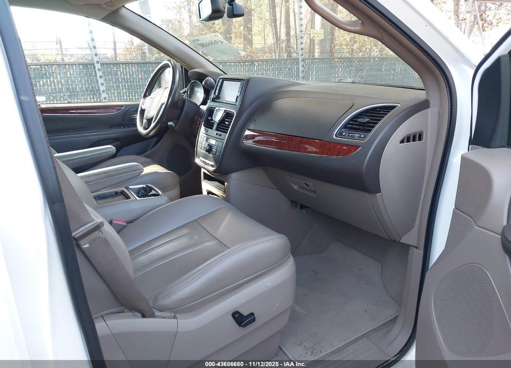 2013 CHRYSLER TOWN & COUNTRY TOURING-L VIN: 2C4RC1CG2DR692075