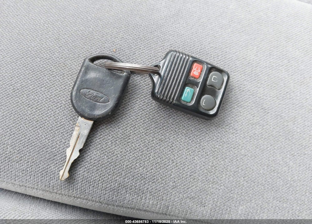 2004 FORD TAURUS SES VIN: 1FAFP55274G198561