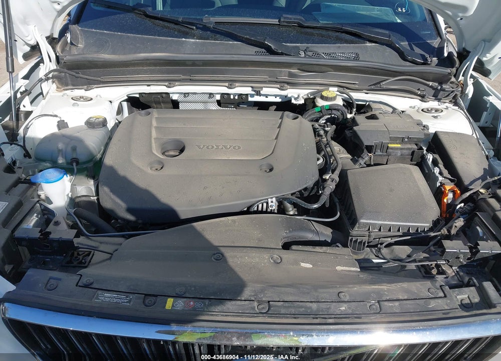 2025 VOLVO XC40 VIN: YV4L12UE8S2590268