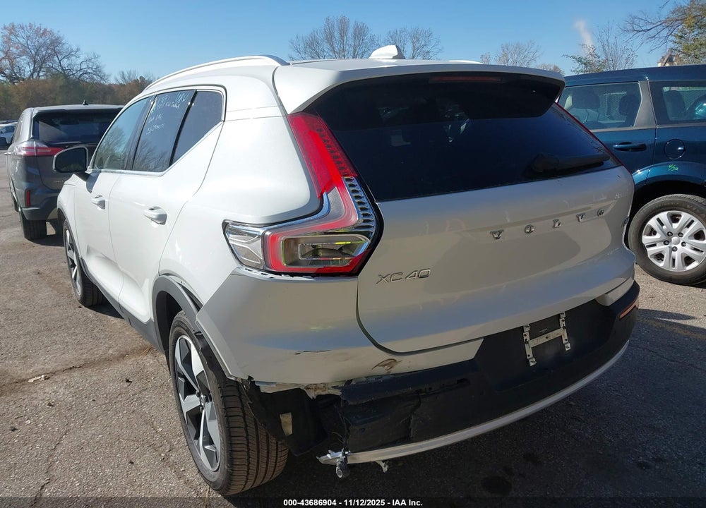2025 VOLVO XC40 VIN: YV4L12UE8S2590268