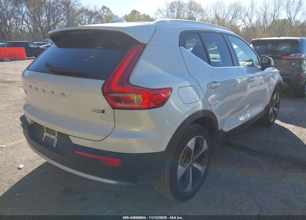 2025 VOLVO XC40 VIN: YV4L12UE8S2590268