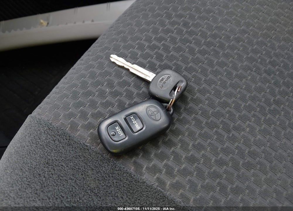 2005 TOYOTA COROLLA S VIN: 1NXBR32E55Z532445