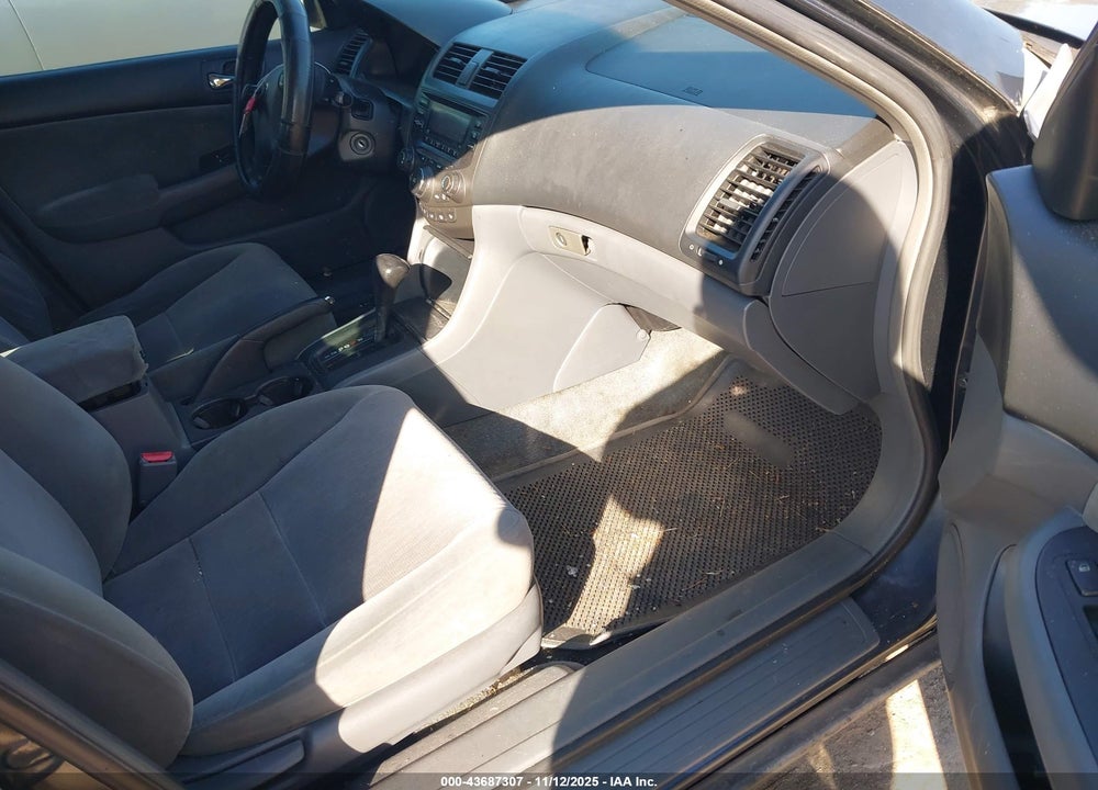 2003 HONDA ACCORD 2.4 LX VIN: 1HGCM56333A072486