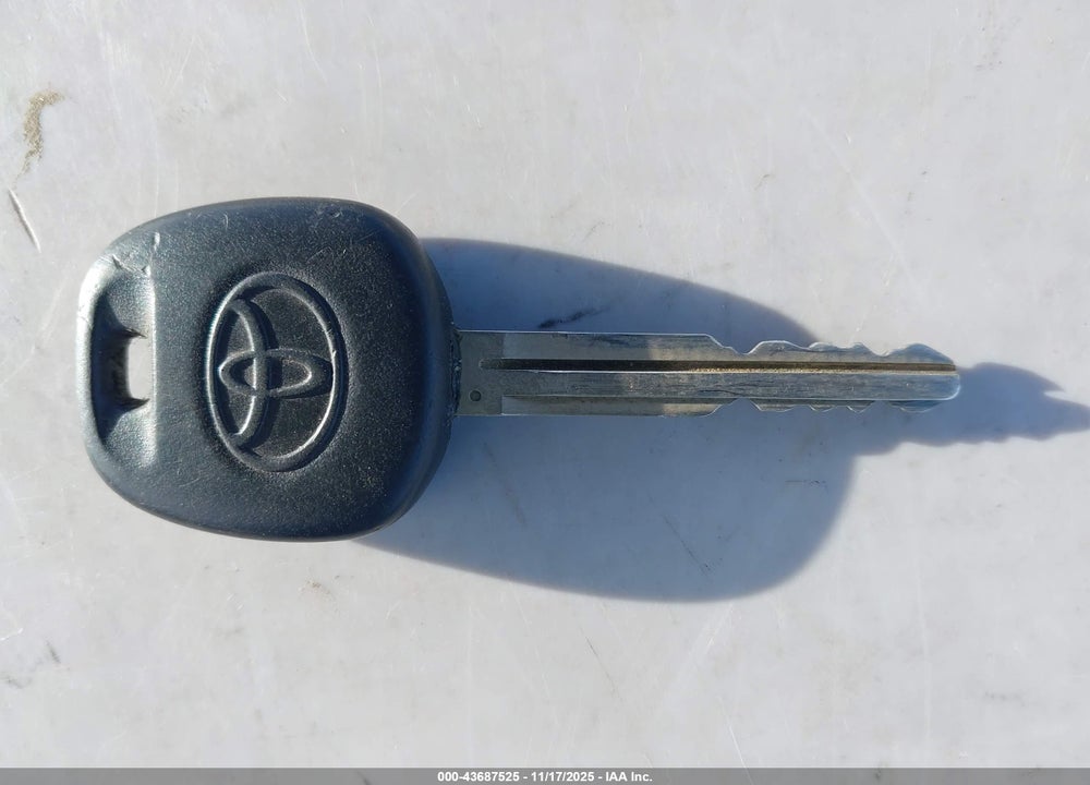 2005 TOYOTA CAMRY LE V6 VIN: 4T1BF30K35U095398