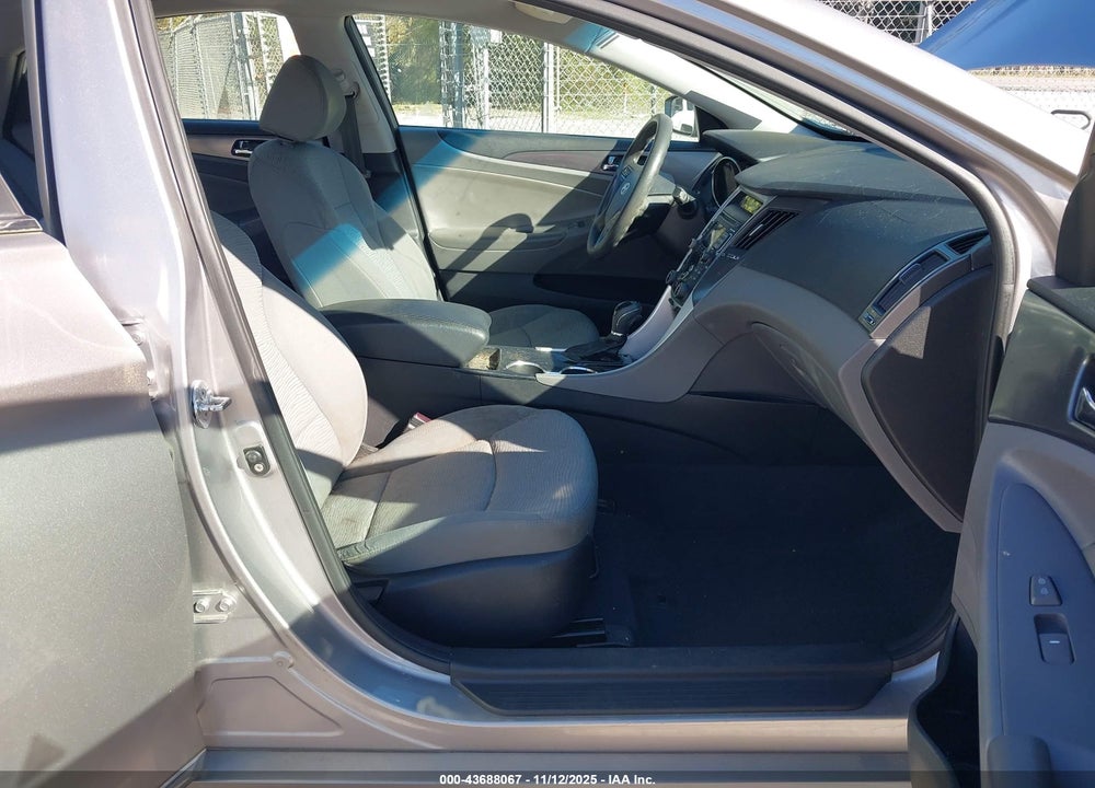 2011 HYUNDAI SONATA HYBRID VIN: KMHEC4A49BA000920