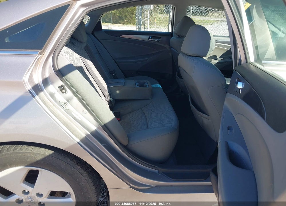 2011 HYUNDAI SONATA HYBRID VIN: KMHEC4A49BA000920