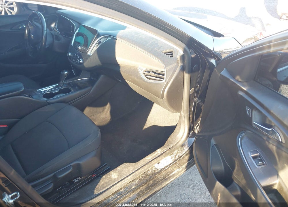 2018 CHEVROLET MALIBU LT VIN: 1G1ZD5ST9JF232359