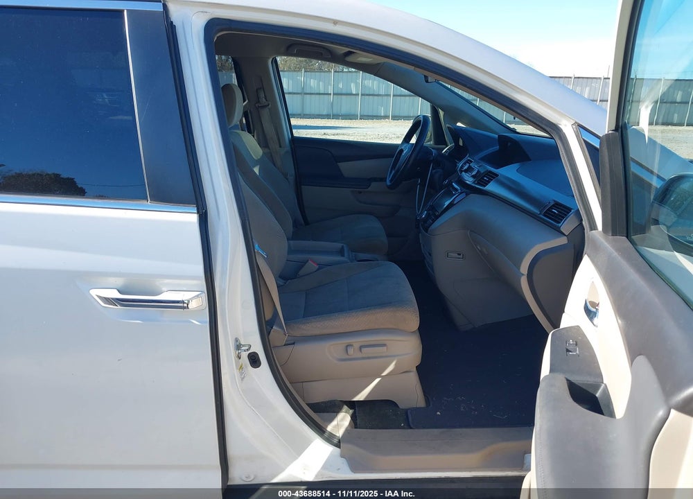 2016 HONDA ODYSSEY SE VIN: 5FNRL5H37GB026830