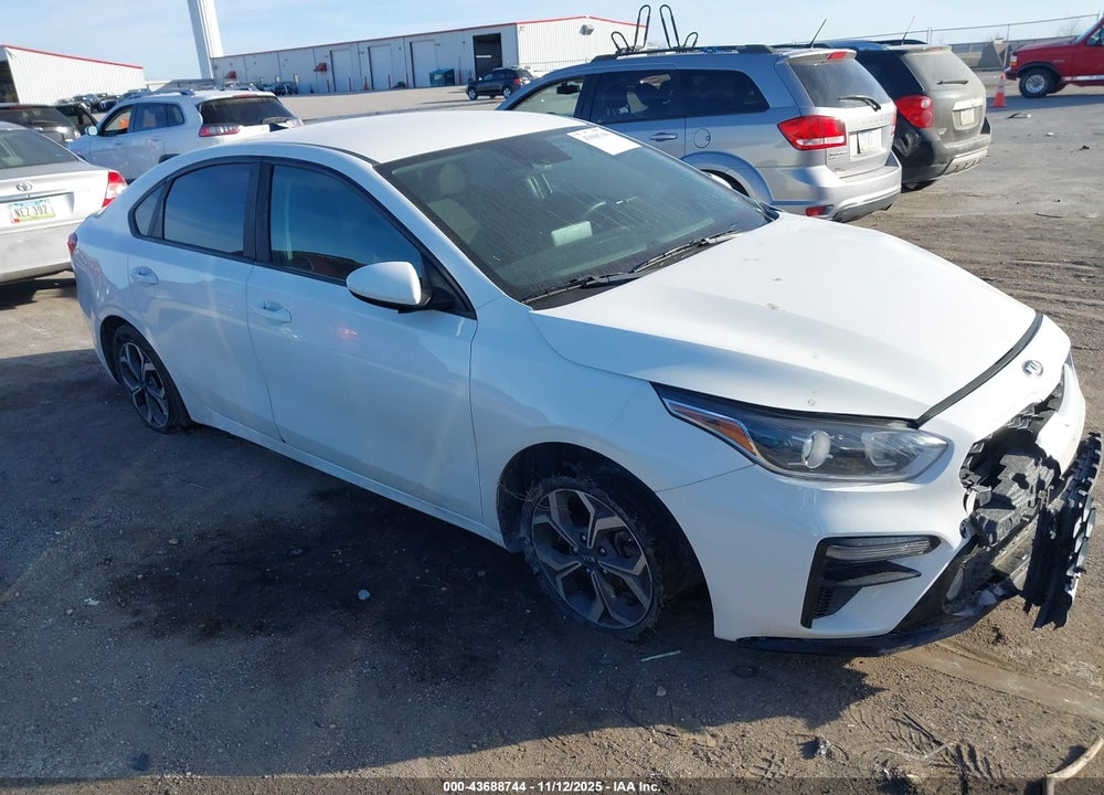 2019 KIA FORTE LXS VIN: 3KPF24AD7KE090500