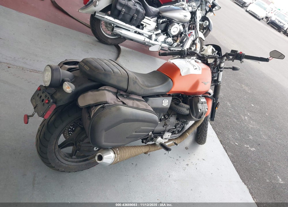 2021 MOTO GUZZI V7 STONE VIN: ZGUKZUA08MM000344