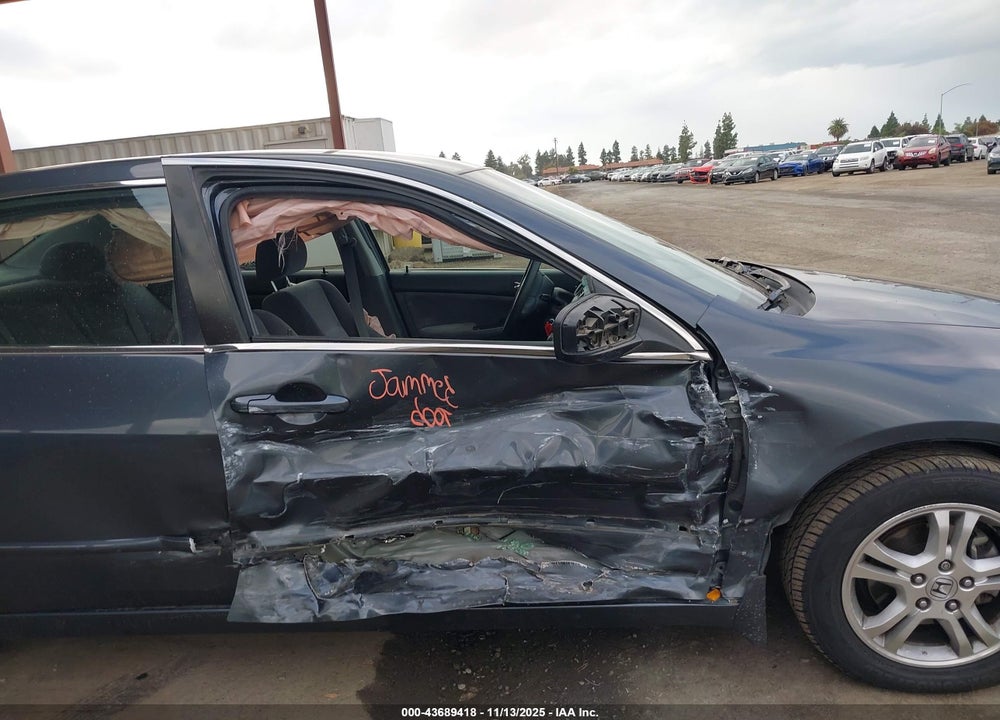 2007 HONDA ACCORD VIN: JHMCM56307C025004