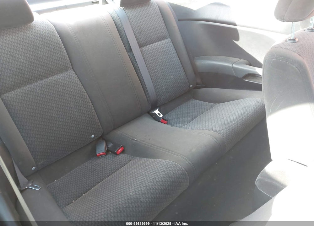 2005 HONDA CIVIC VP VIN: 1HGEM211X5L077821