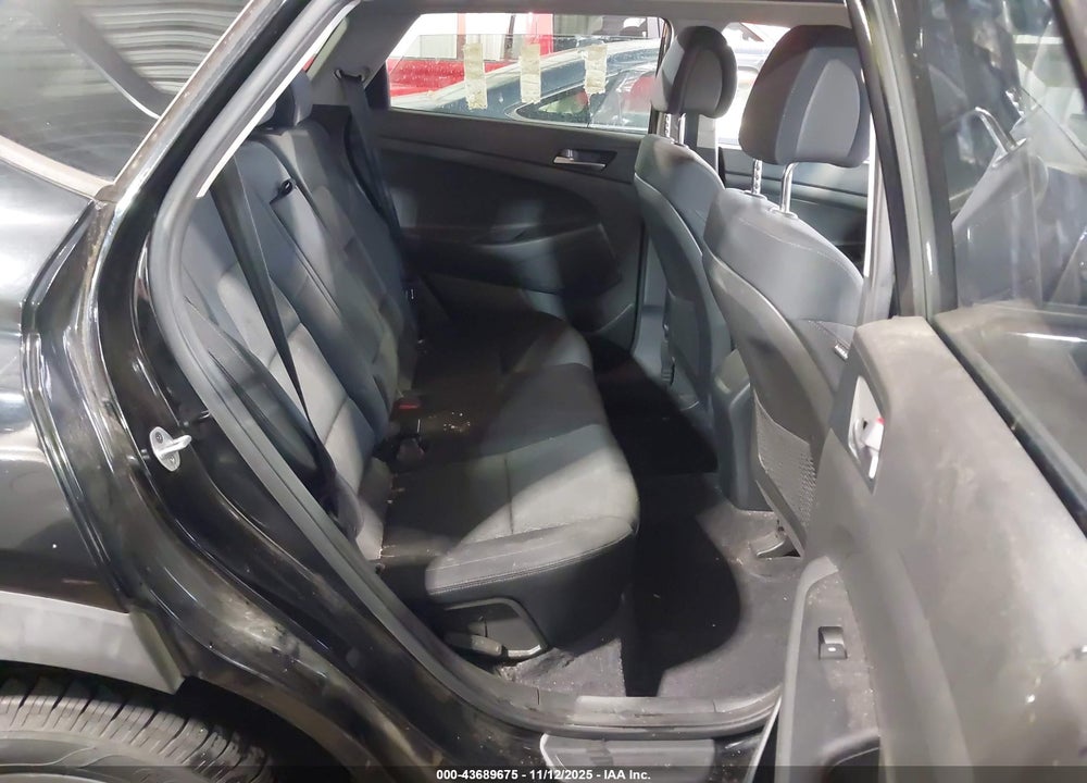 2016 HYUNDAI TUCSON SE VIN: KM8J33A44GU117822