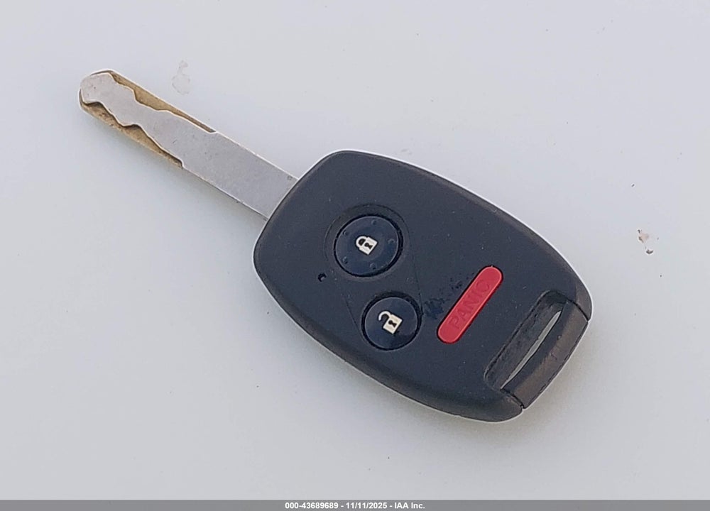 2013 HONDA FIT VIN: JHMGE8H39DC064103