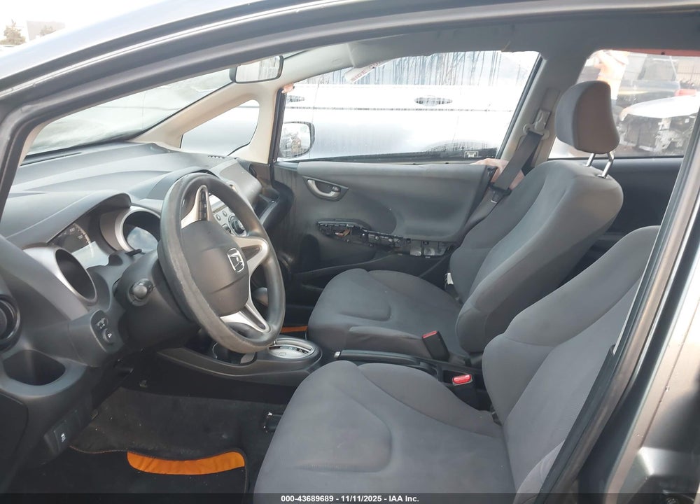2013 HONDA FIT VIN: JHMGE8H39DC064103