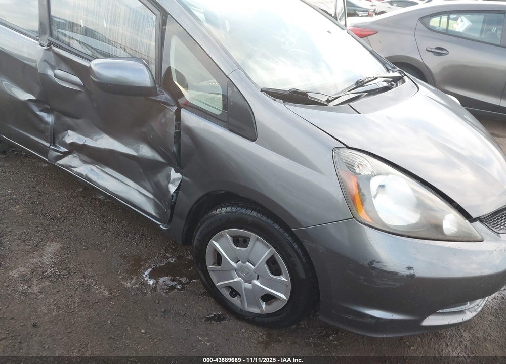 2013 HONDA FIT VIN: JHMGE8H39DC064103