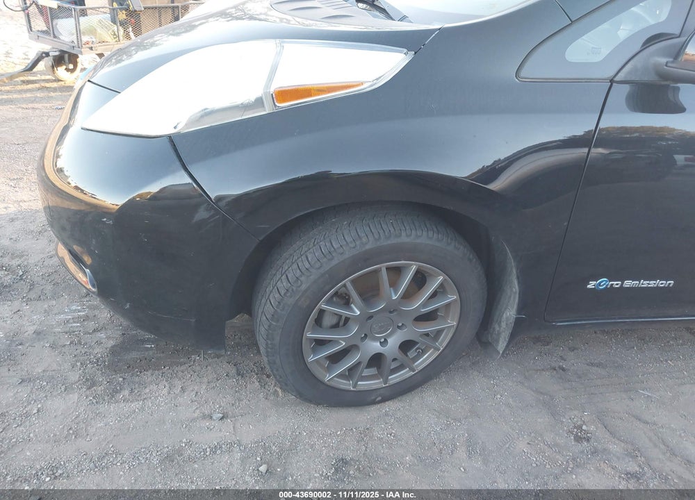 2013 NISSAN LEAF S VIN: 1N4AZ0CP1DC424008