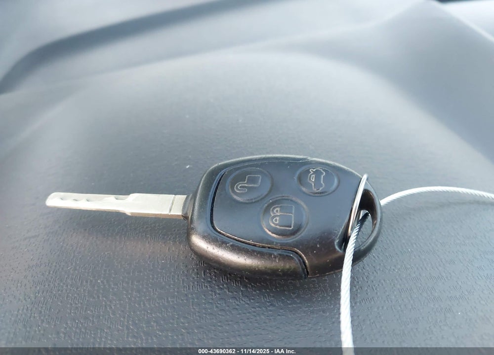 2011 FORD FIESTA VIN: 3FADP4BJ0BM116301