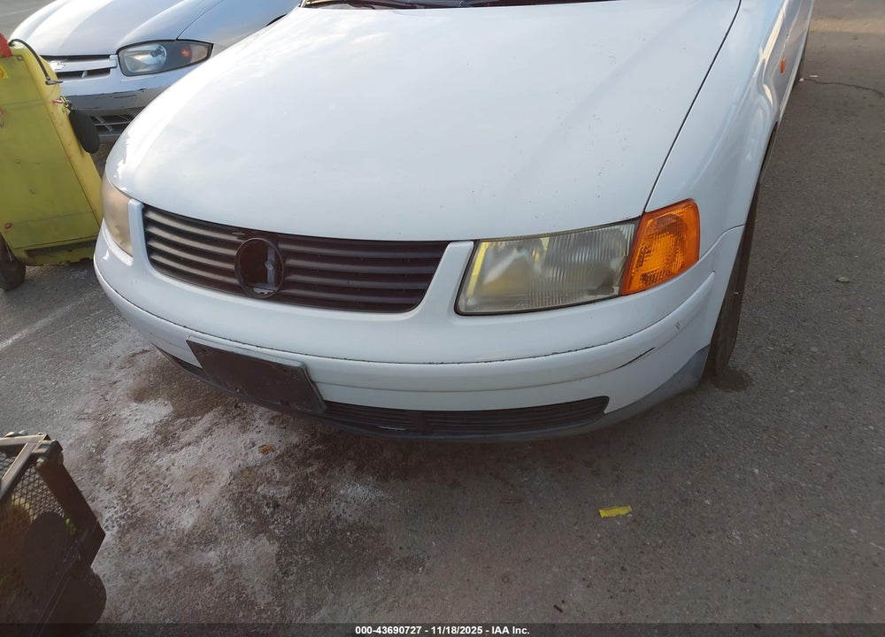 1998 VOLKSWAGEN PASSAT GLS VIN: WVWMA63B9WE119997