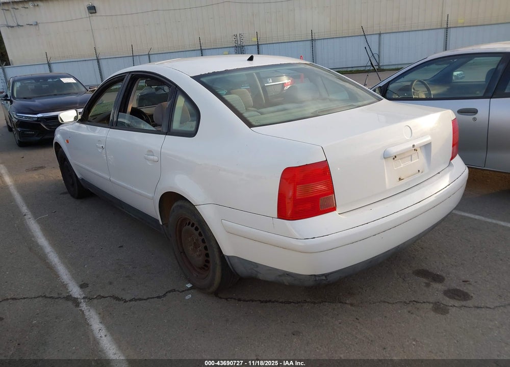 1998 VOLKSWAGEN PASSAT GLS VIN: WVWMA63B9WE119997