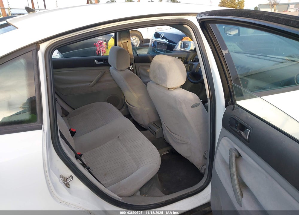 1998 VOLKSWAGEN PASSAT GLS VIN: WVWMA63B9WE119997