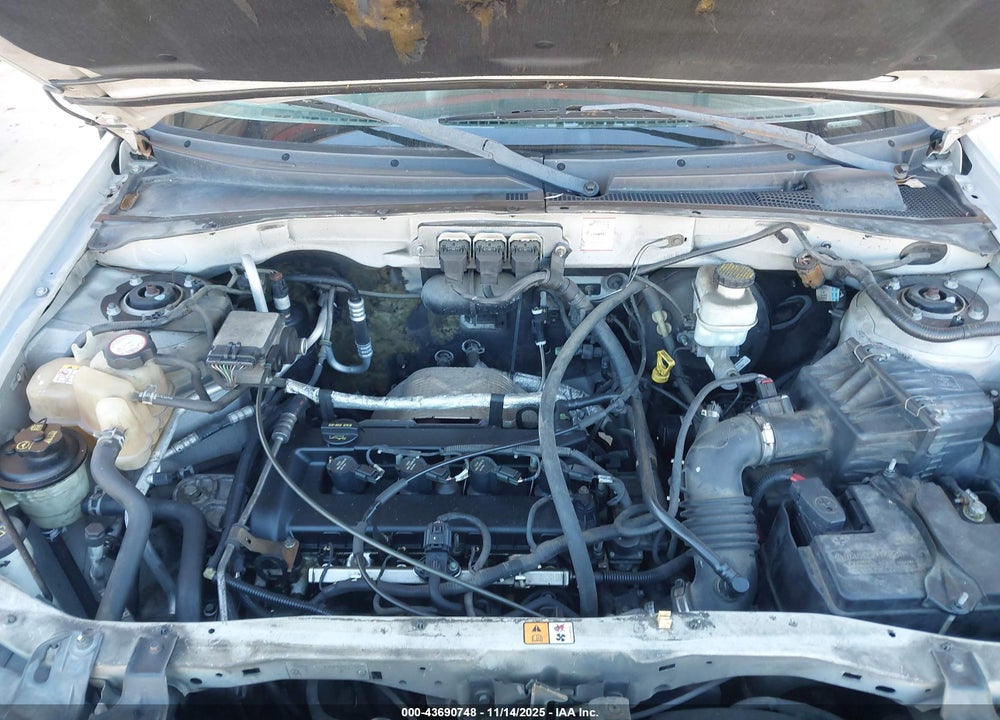 2005 FORD ESCAPE XLS VIN: 1FMYU02Z55KA79000