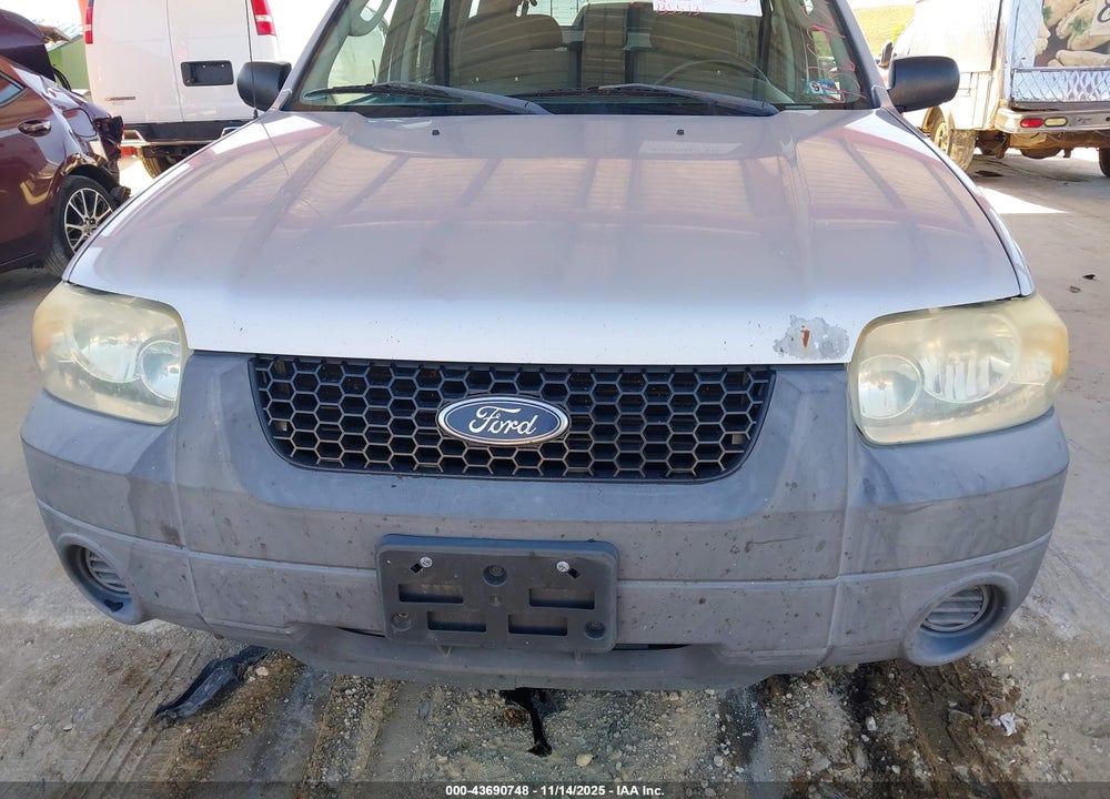 2005 FORD ESCAPE XLS VIN: 1FMYU02Z55KA79000