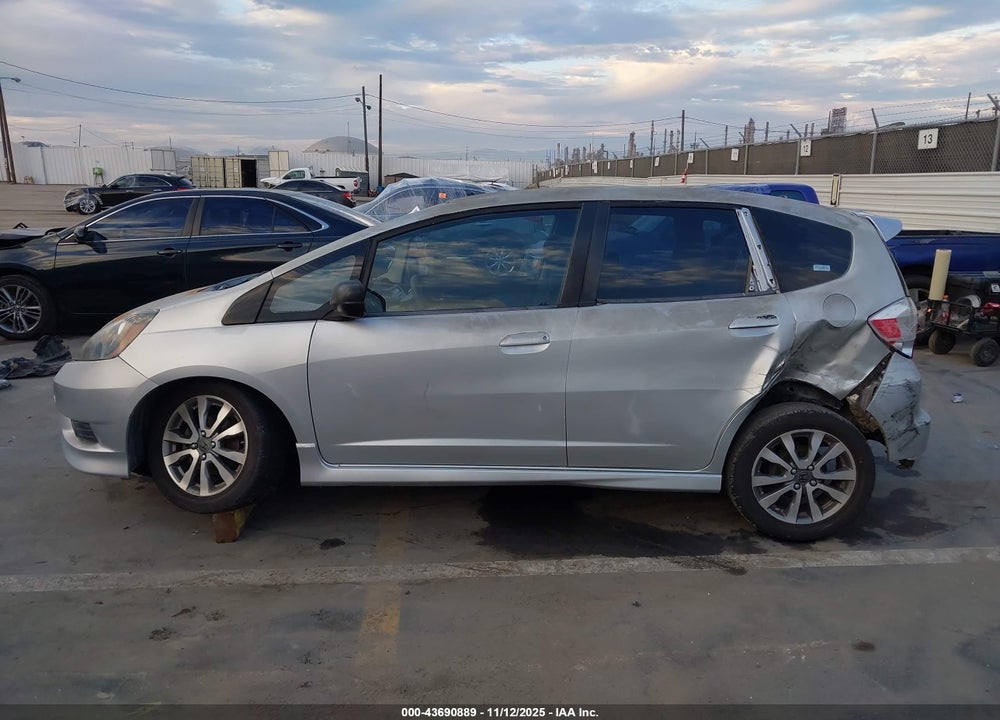 2013 HONDA FIT SPORT VIN: JHMGE8H58DC016254