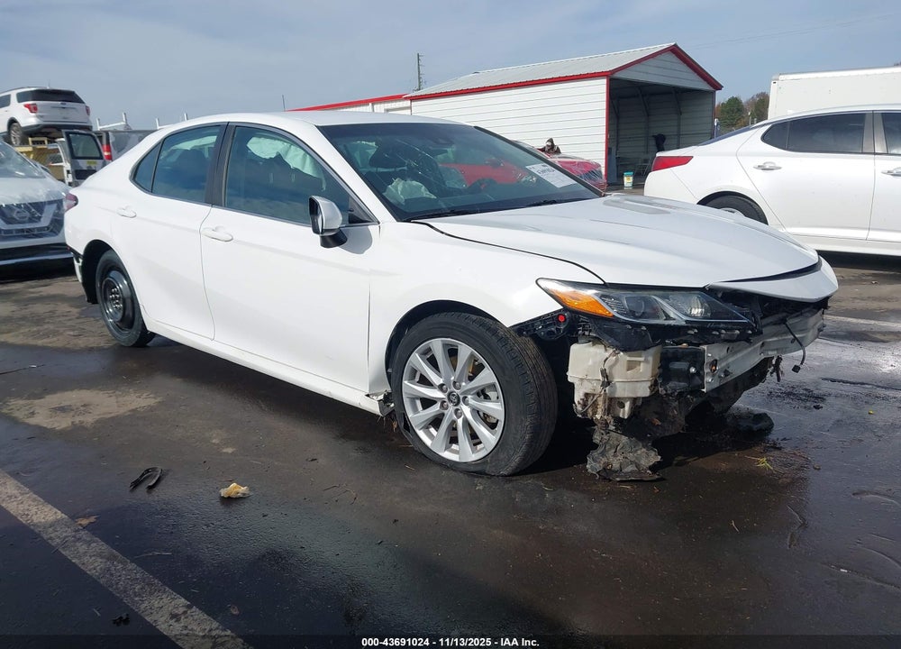 2018 TOYOTA CAMRY LE VIN: 4T1B11HK5JU589716