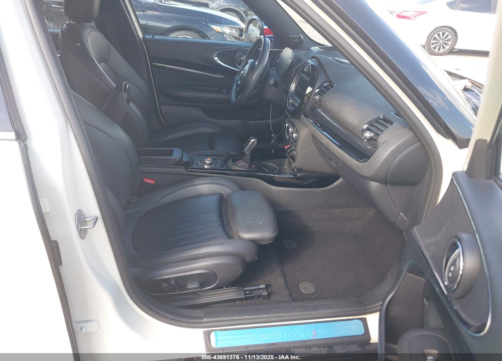 2021 MINI CLUBMAN COOPER S VIN: WMWLV7C07M2N54047
