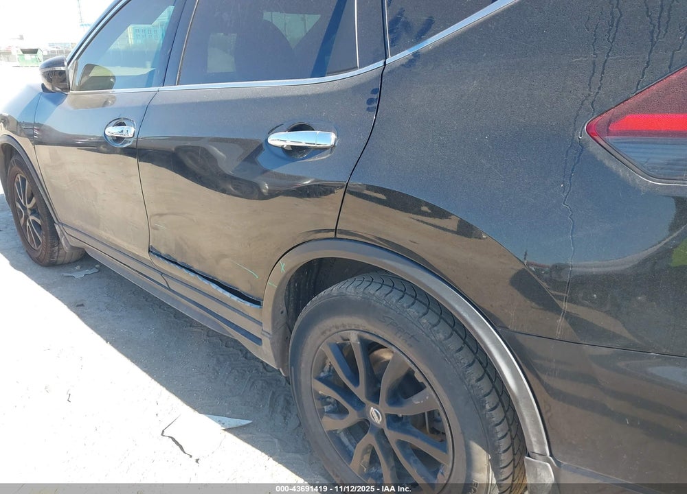 2018 NISSAN ROGUE SV VIN: 5N1AT2MT1JC726294