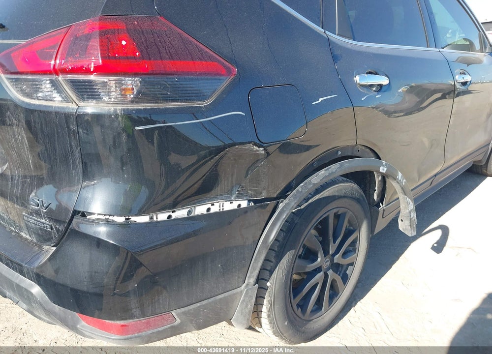 2018 NISSAN ROGUE SV VIN: 5N1AT2MT1JC726294