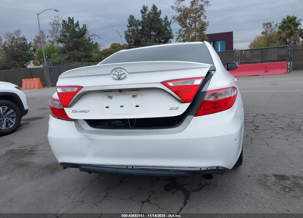 2017 TOYOTA CAMRY SE VIN: 4T1BF1FK2HU422549