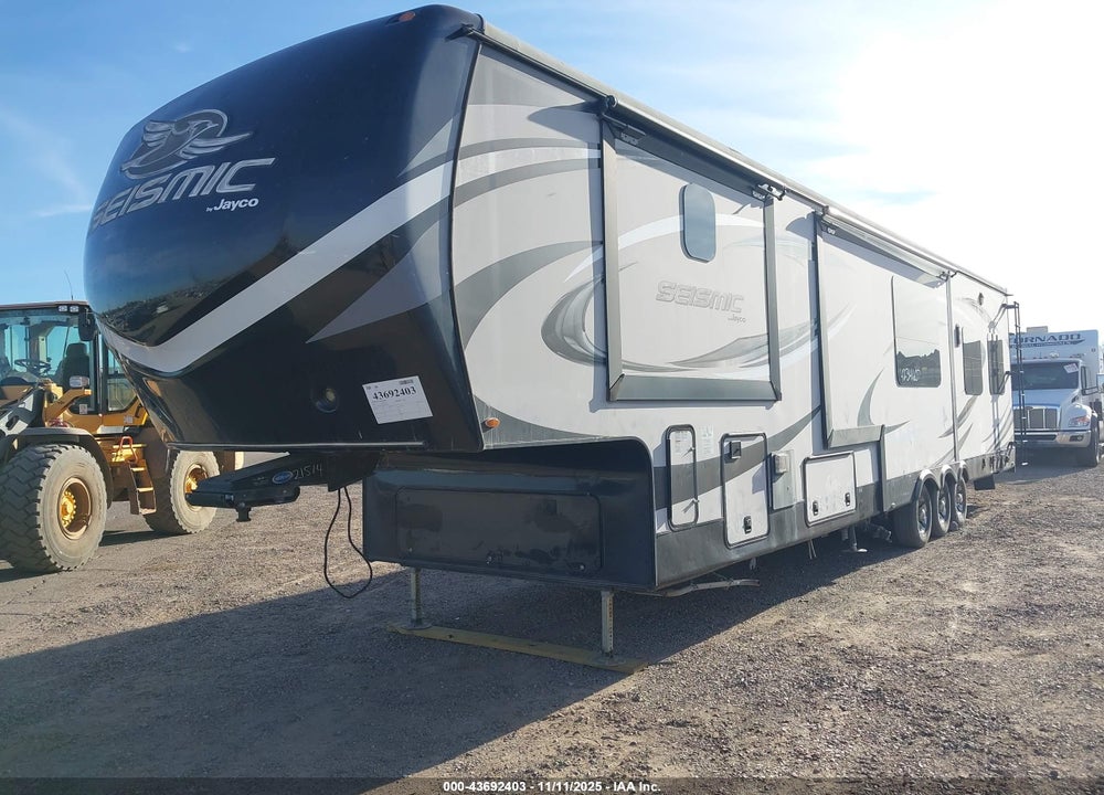 2017 JAYCO SEISMIC 4112 VIN: 1UJCJSCVXH19N0093