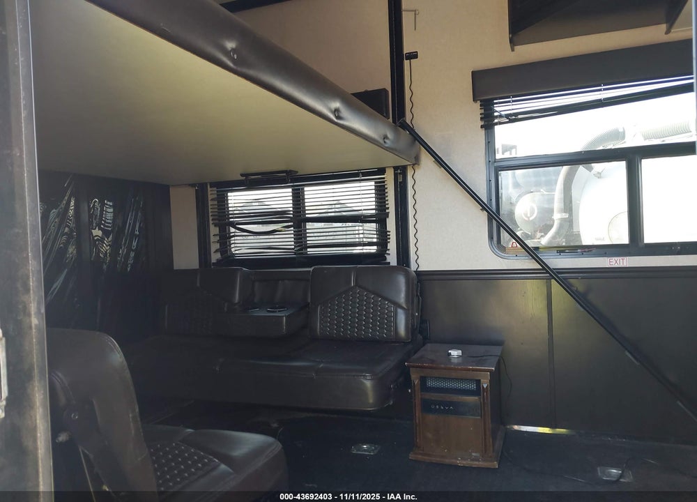 2017 JAYCO SEISMIC 4112 VIN: 1UJCJSCVXH19N0093