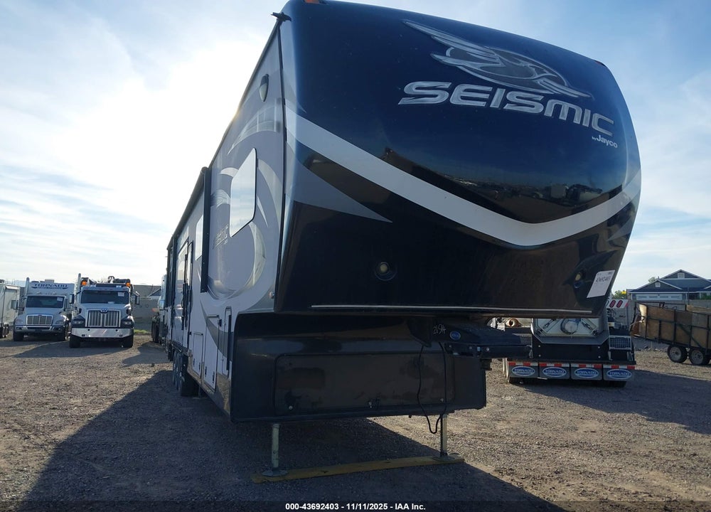 2017 JAYCO SEISMIC 4112 VIN: 1UJCJSCVXH19N0093