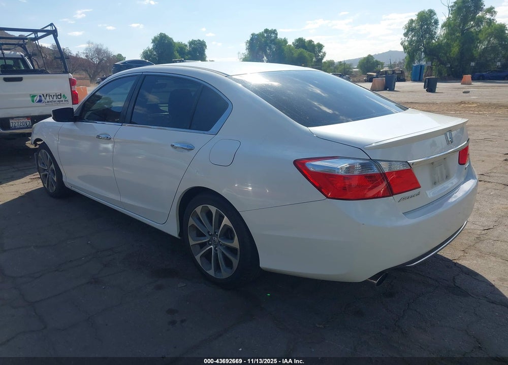2015 HONDA ACCORD VIN: 1HGCR2F58FA149052