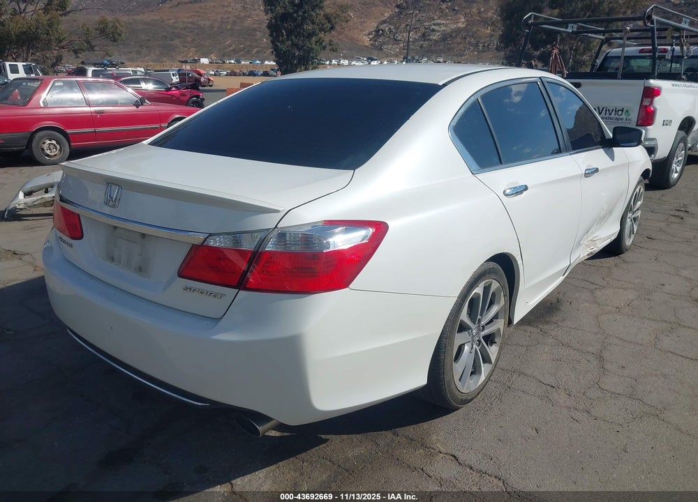2015 HONDA ACCORD VIN: 1HGCR2F58FA149052