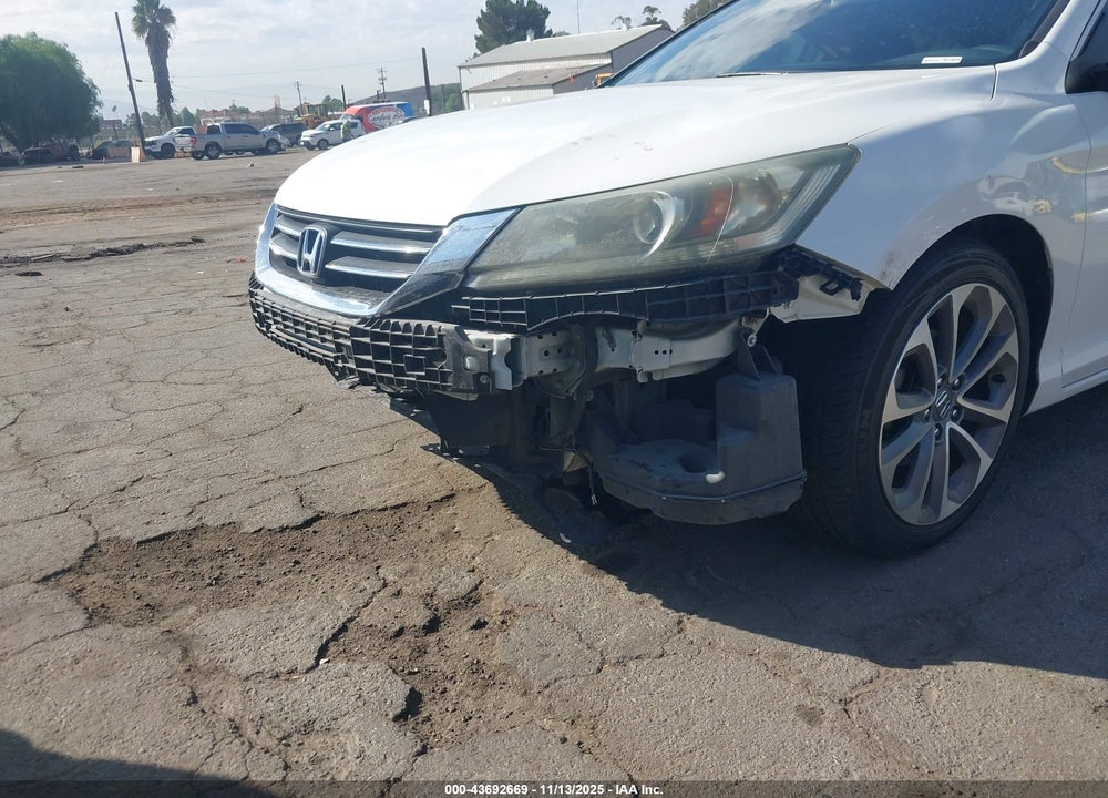 2015 HONDA ACCORD VIN: 1HGCR2F58FA149052
