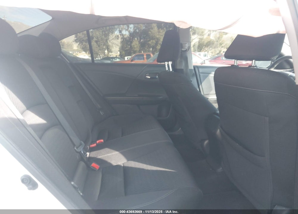 2015 HONDA ACCORD VIN: 1HGCR2F58FA149052