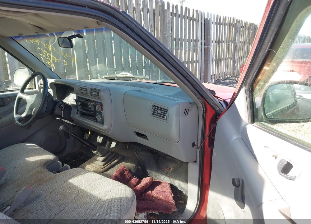 1995 CHEVROLET S TRUCK S10 VIN: 1GCCS1448S8118005