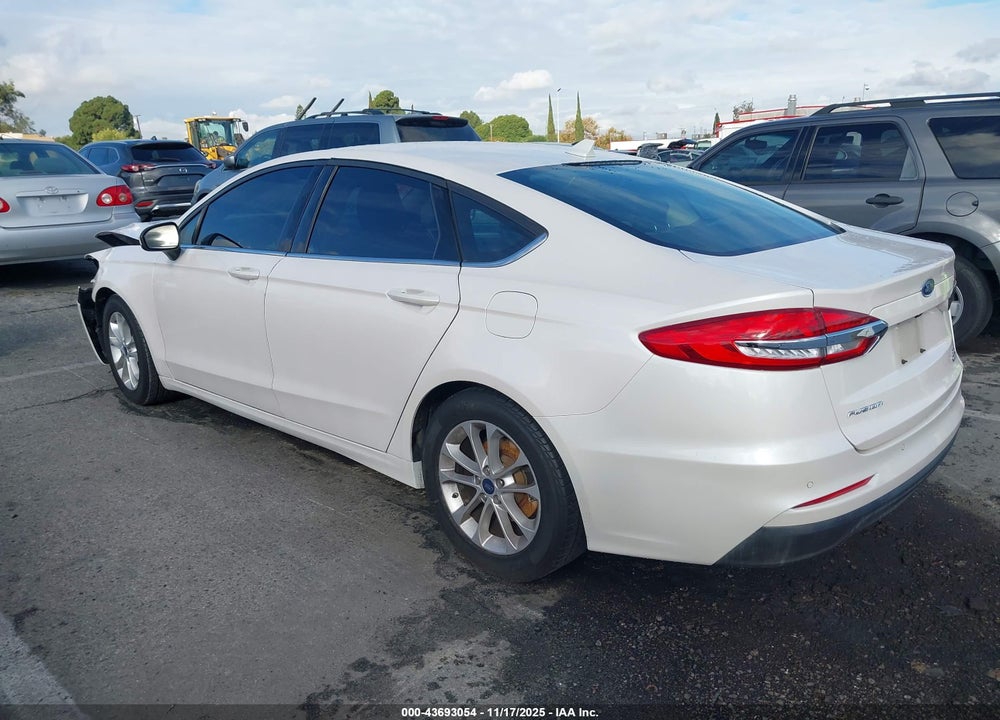 2019 FORD FUSION SE VIN: 3FA6P0HD6KR104157