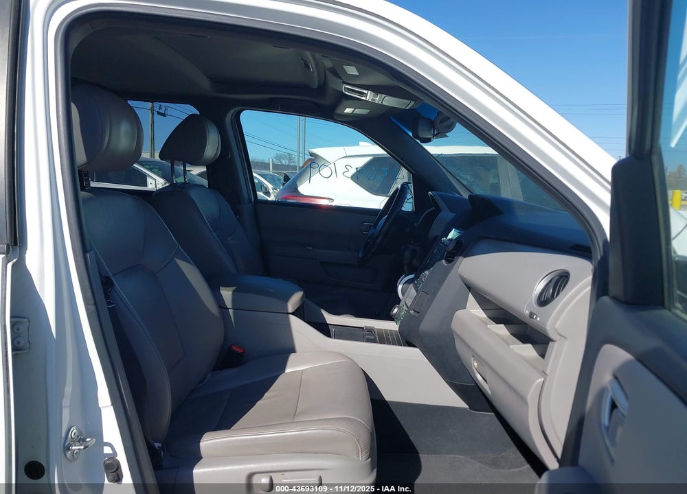 2011 HONDA PILOT EX-L VIN: 5FNYF3H76BB005230