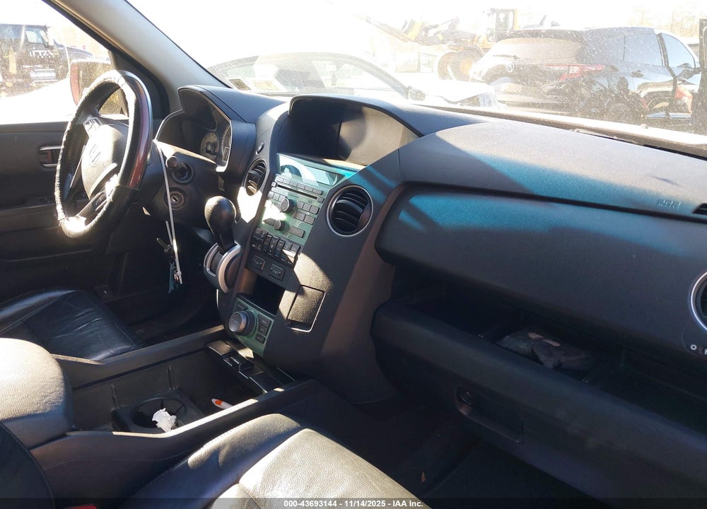 2010 HONDA PILOT TOURING VIN: 5FNYF4H89AB030653