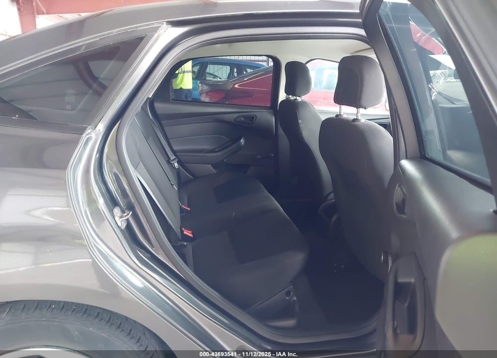 2016 FORD FOCUS S VIN: 1FADP3E21GL384281
