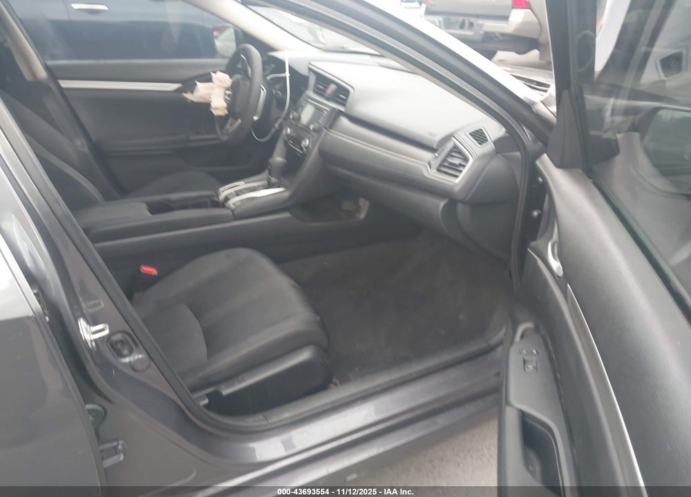 2017 HONDA CIVIC LX VIN: 2HGFC2F57HH518017