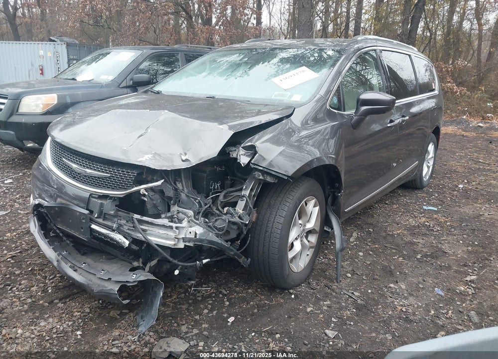 2017 CHRYSLER PACIFICA TOURING L PLUS VIN: 2C4RC1EG4HR533397