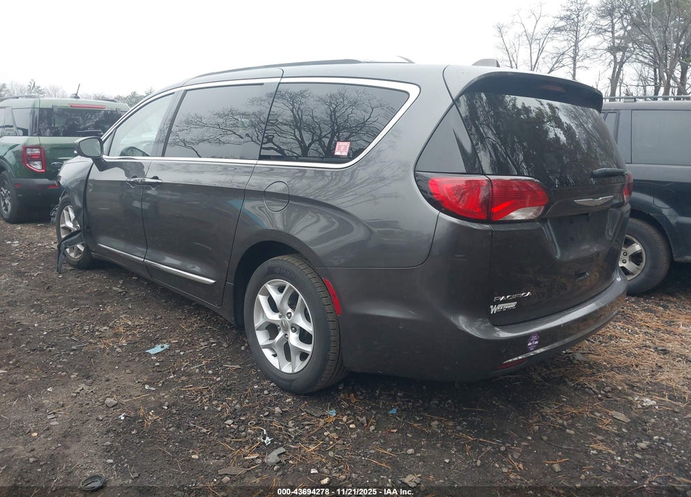 2017 CHRYSLER PACIFICA TOURING L PLUS VIN: 2C4RC1EG4HR533397