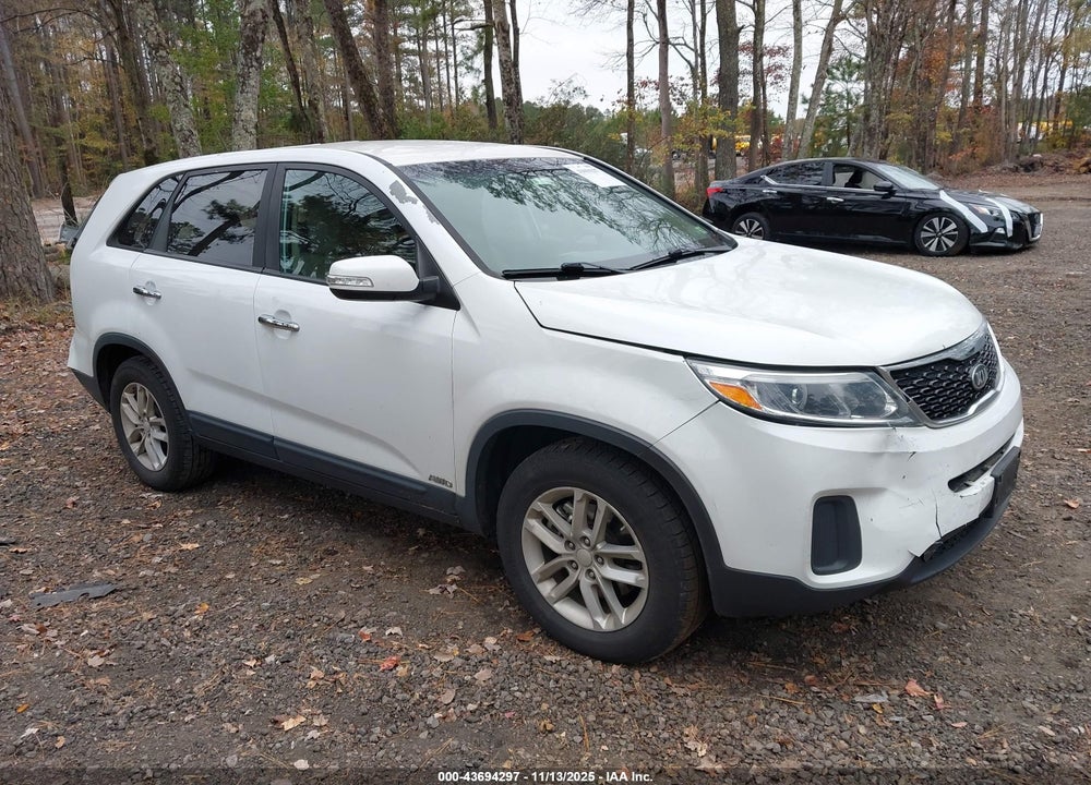 2014 KIA SORENTO LX VIN: 5XYKTCA67EG432932