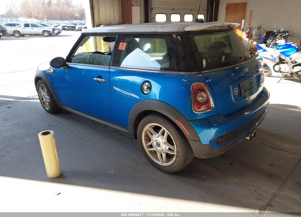 2009 MINI COOPER VIN: WMWMF73519TW83349